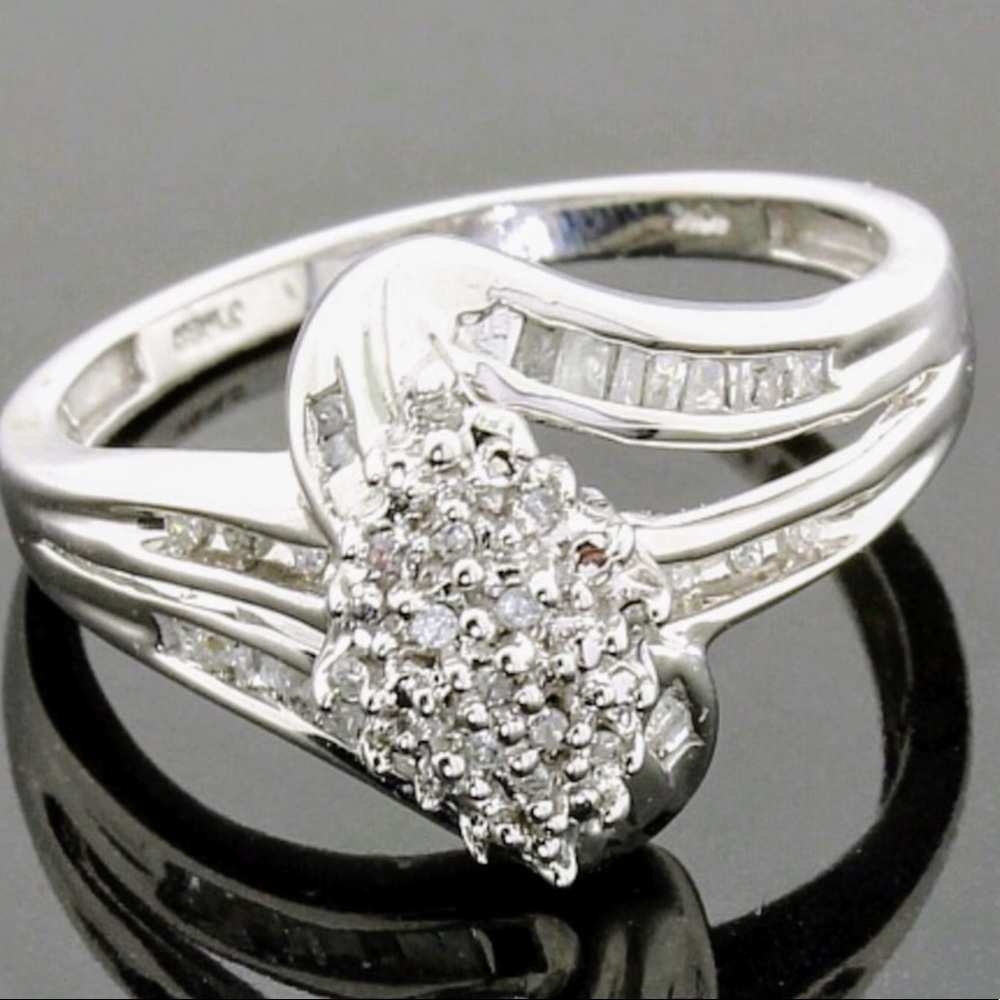 10k Gold & Diamond Cluster Ring